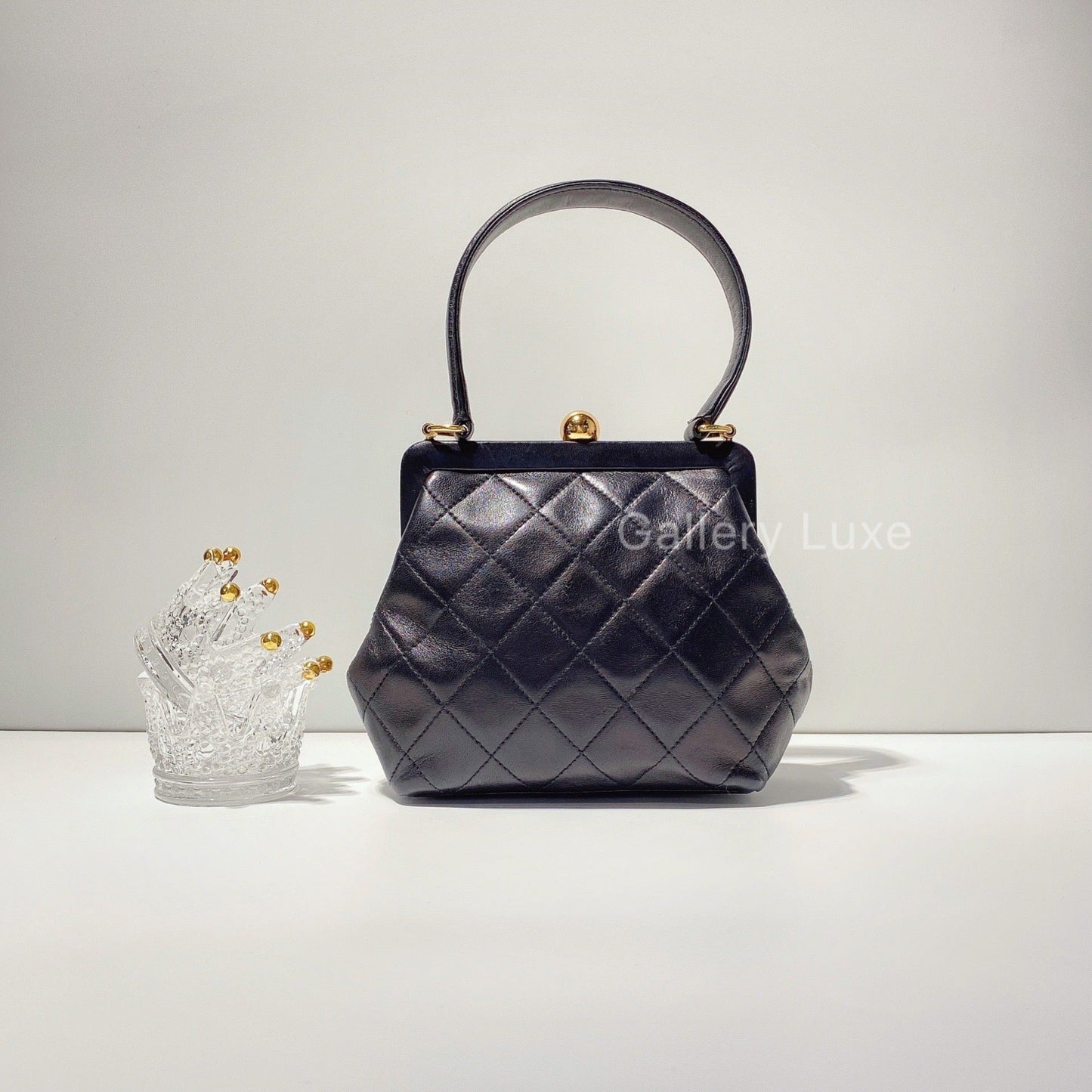 No.2540-Chanel Vintage Lambskin Kiss-Lock Handbag