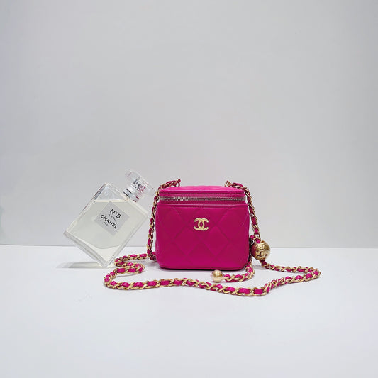 No.3740-Chanel Pearl Crush Clutch With Chain (Unused / 未使用品)