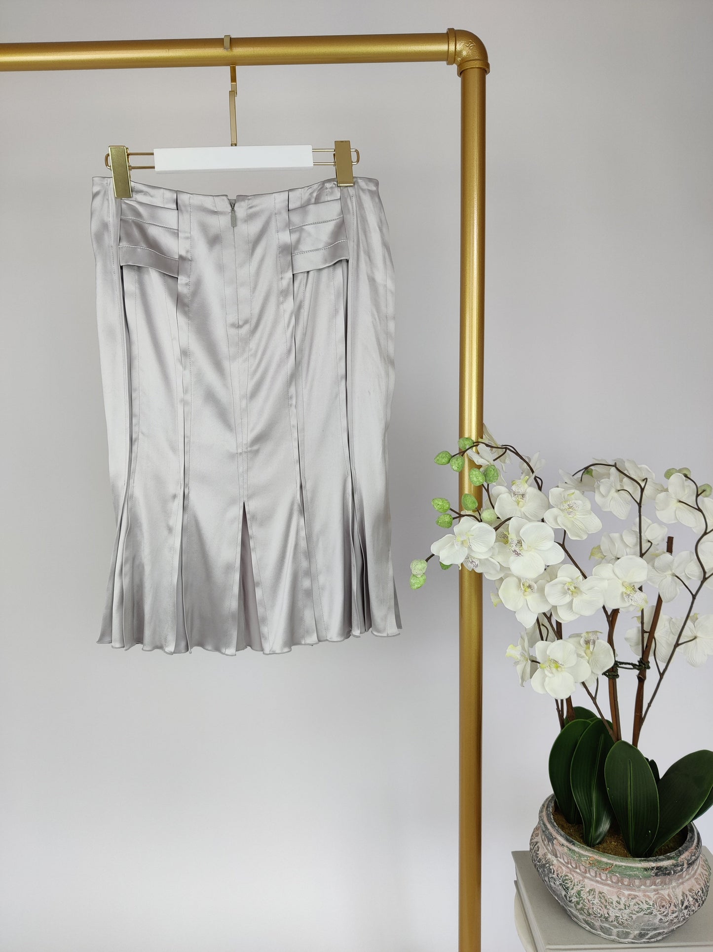 Luxury Gucci Silver Silk Pleated Hem Skirt Size IT 38 (UK 6)