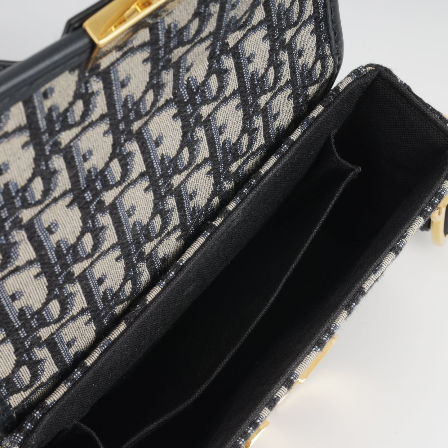 Luxury Dior 30 Montaigne Bag