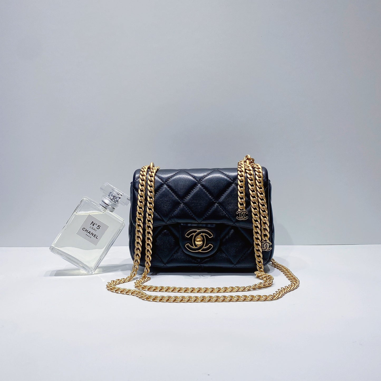 No.3656-Chanel Lambskin Pending CC Flap Bag
