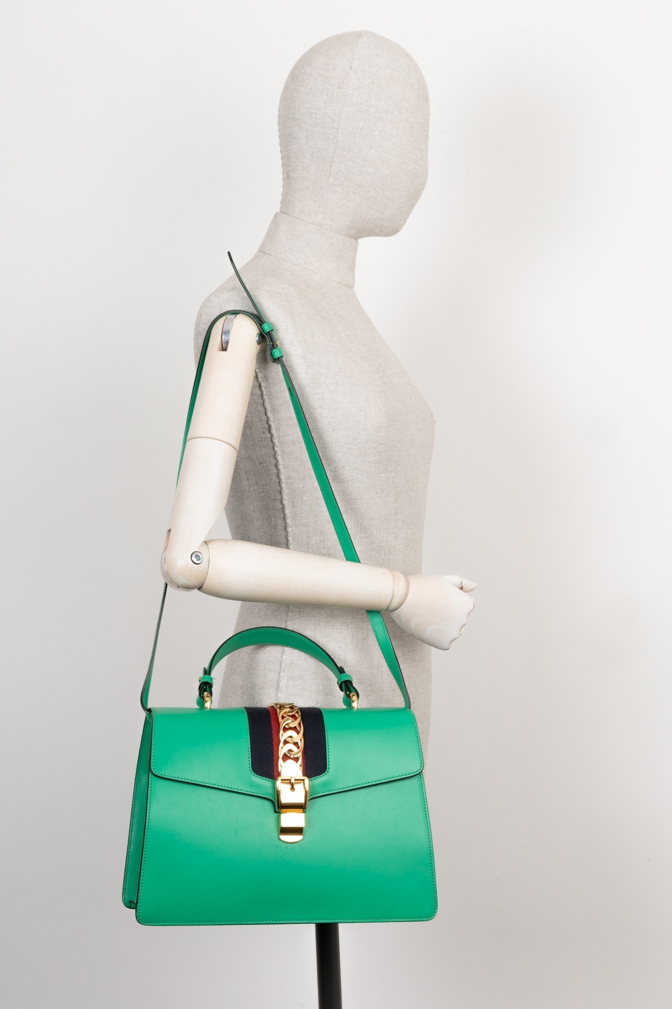 Luxury Gucci Trending 2025 Medium Sylvie Top Handle Bag Green