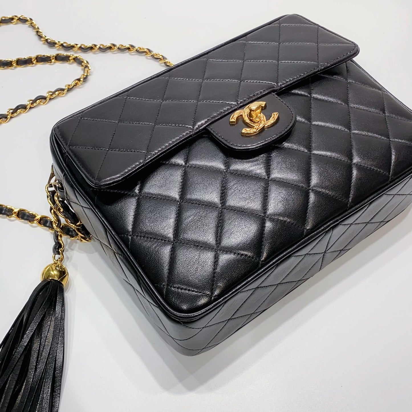 No.3945-Chanel Vintage Lambskin Turn-Lock Camera Bag
