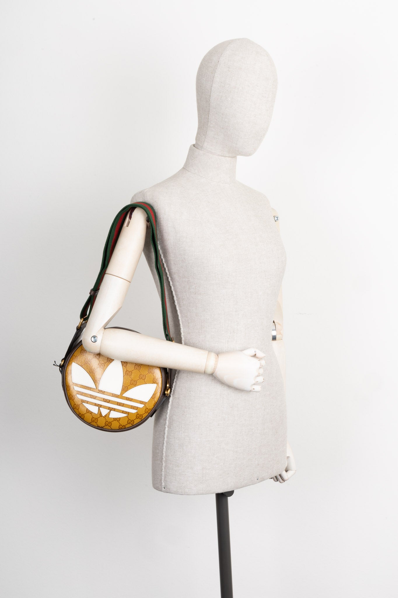 Luxury Gucci Trending 2025 x ADIDAS Ophidia Round Crossbody Bag Yellow