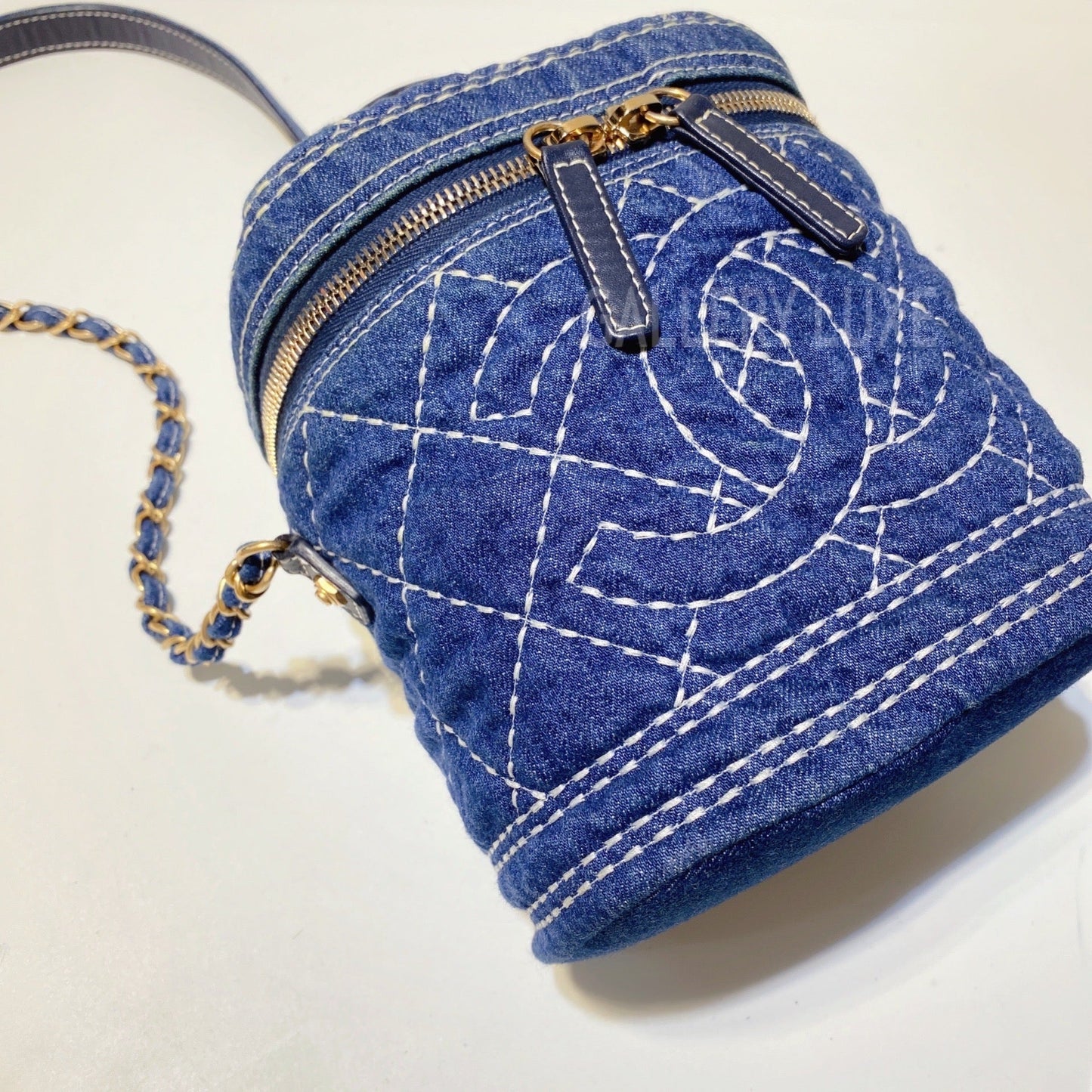 No3193-Chanel Denim Trip Vanity Case