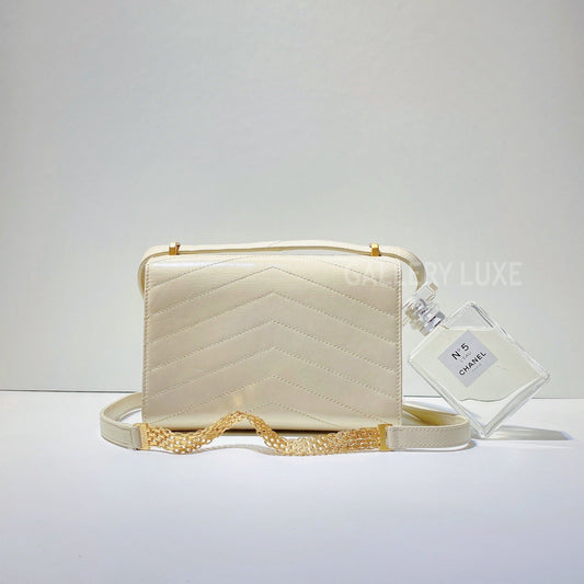 No.2890-Chanel Lock Me Up Flap Bag