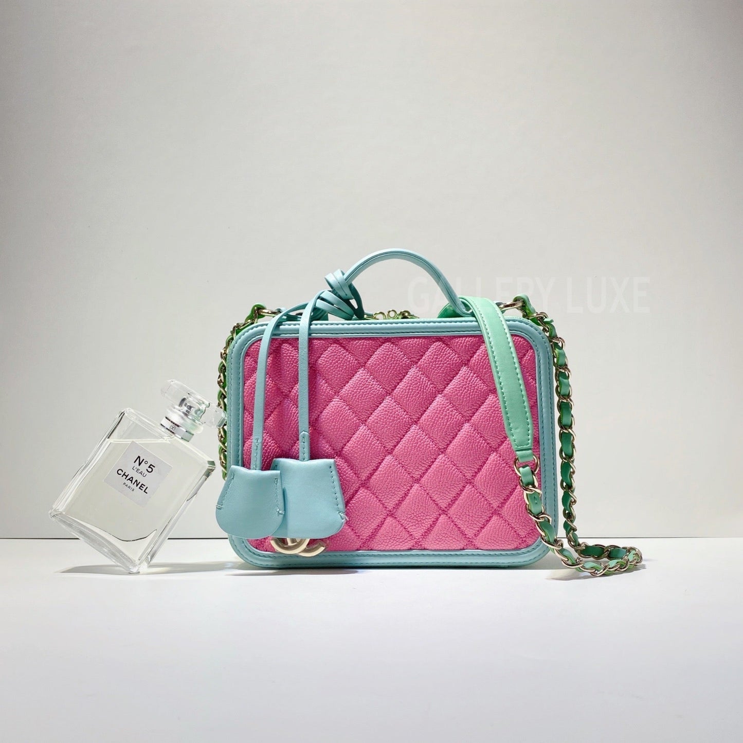 No.3337-Chanel Caviar Medium CC Filigree Vanity Case