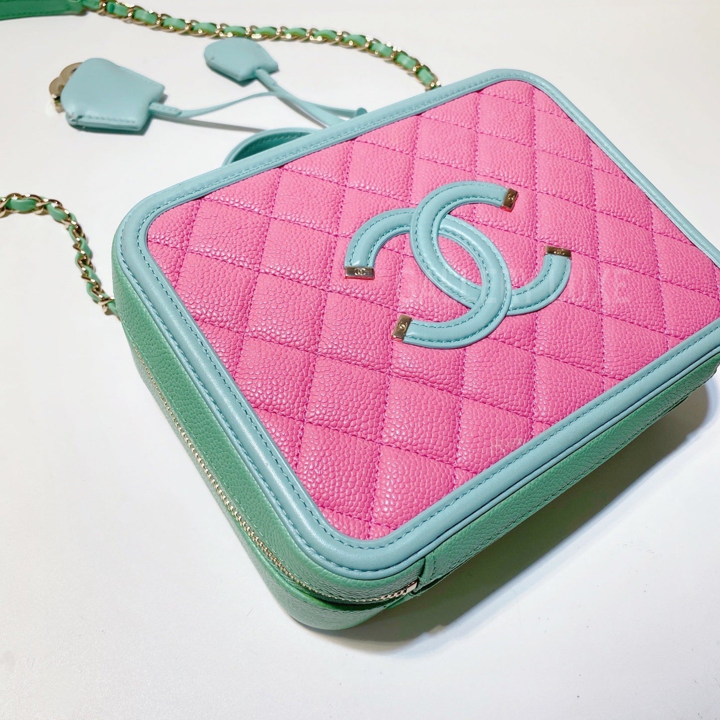No.3337-Chanel Caviar Medium CC Filigree Vanity Case