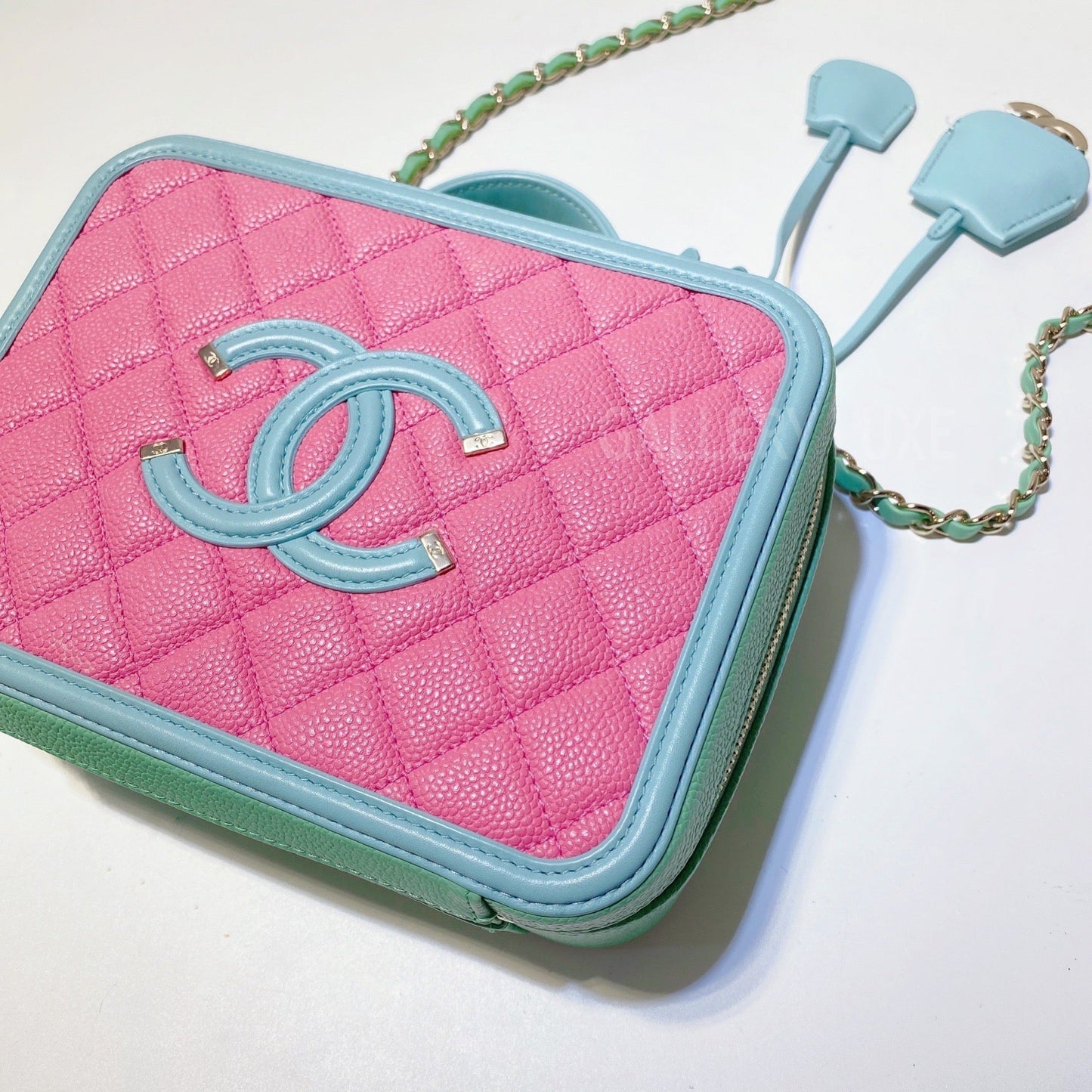 No.3337-Chanel Caviar Medium CC Filigree Vanity Case