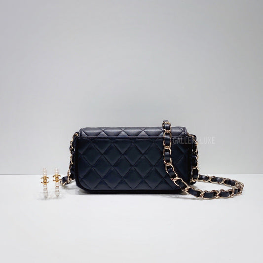 No.001305-Chanel All About Crochet Phone Holder With Chain (Brand New / 全新)