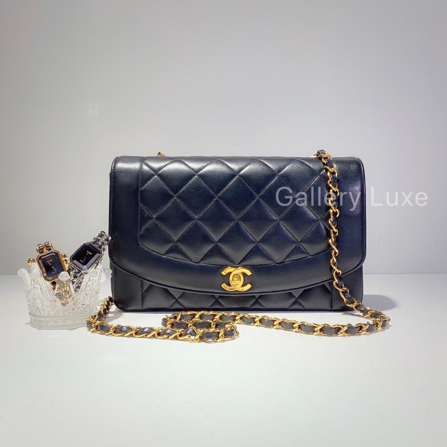 No.2361-Chanel Vintage Diana 25cm