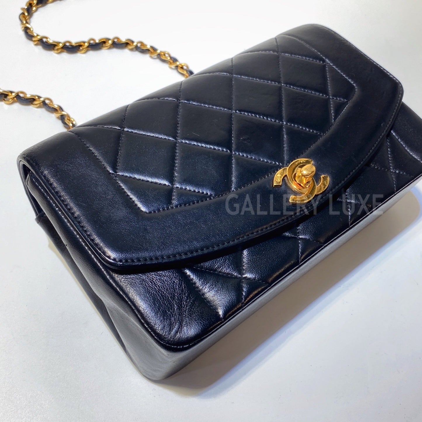 No.3029-Chanel Vintage Lambskin Diana Bag 22cm