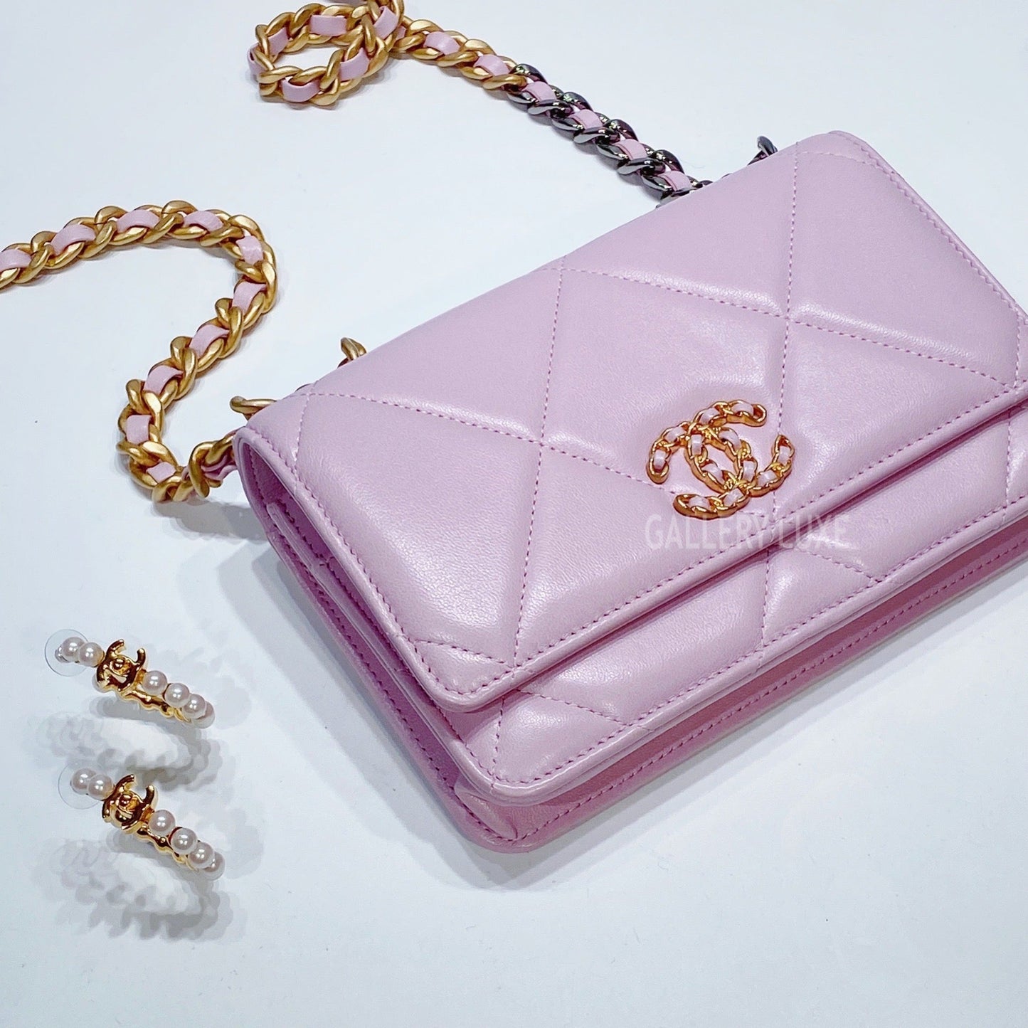No.001307-Chanel 19 Wallet On Chain