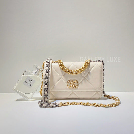 No.2914-Chanel 19 Wallet On Chain