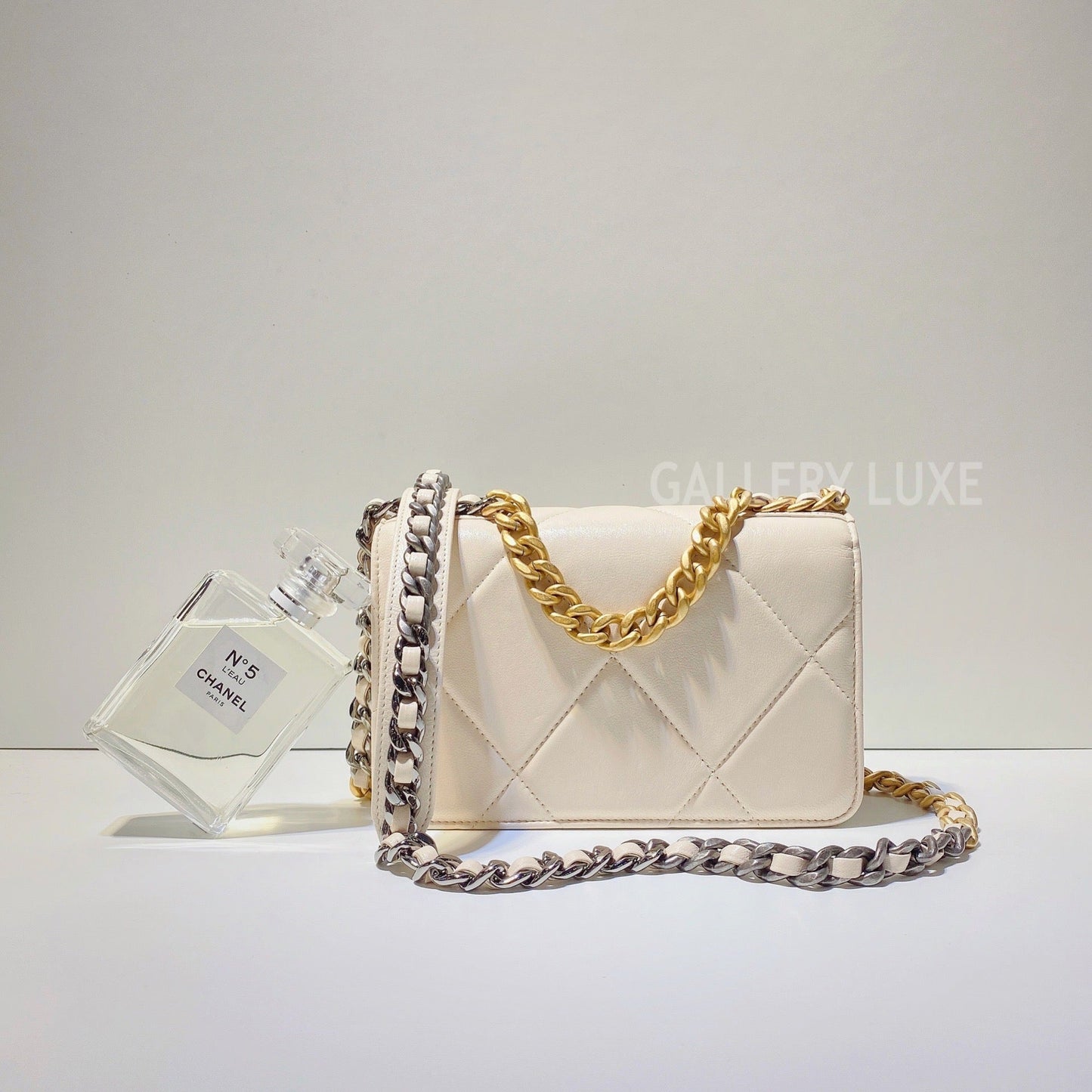 No.2914-Chanel 19 Wallet On Chain