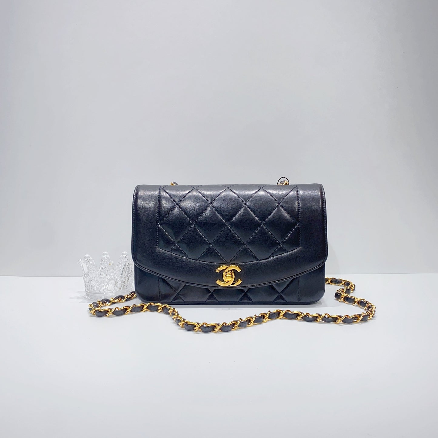 No.3810-Chanel Vintage Lambskin Diana Bag 22cm