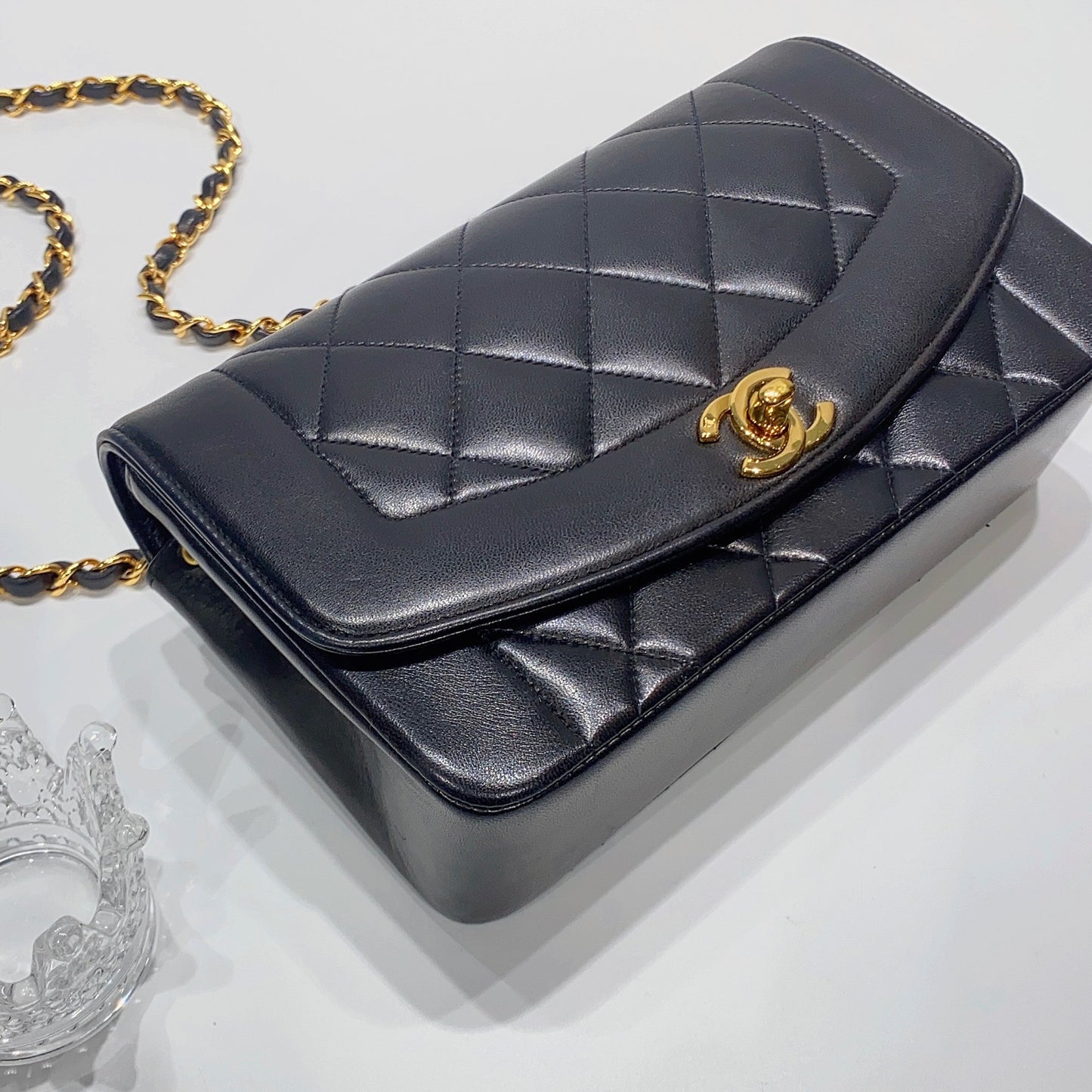No.3810-Chanel Vintage Lambskin Diana Bag 22cm