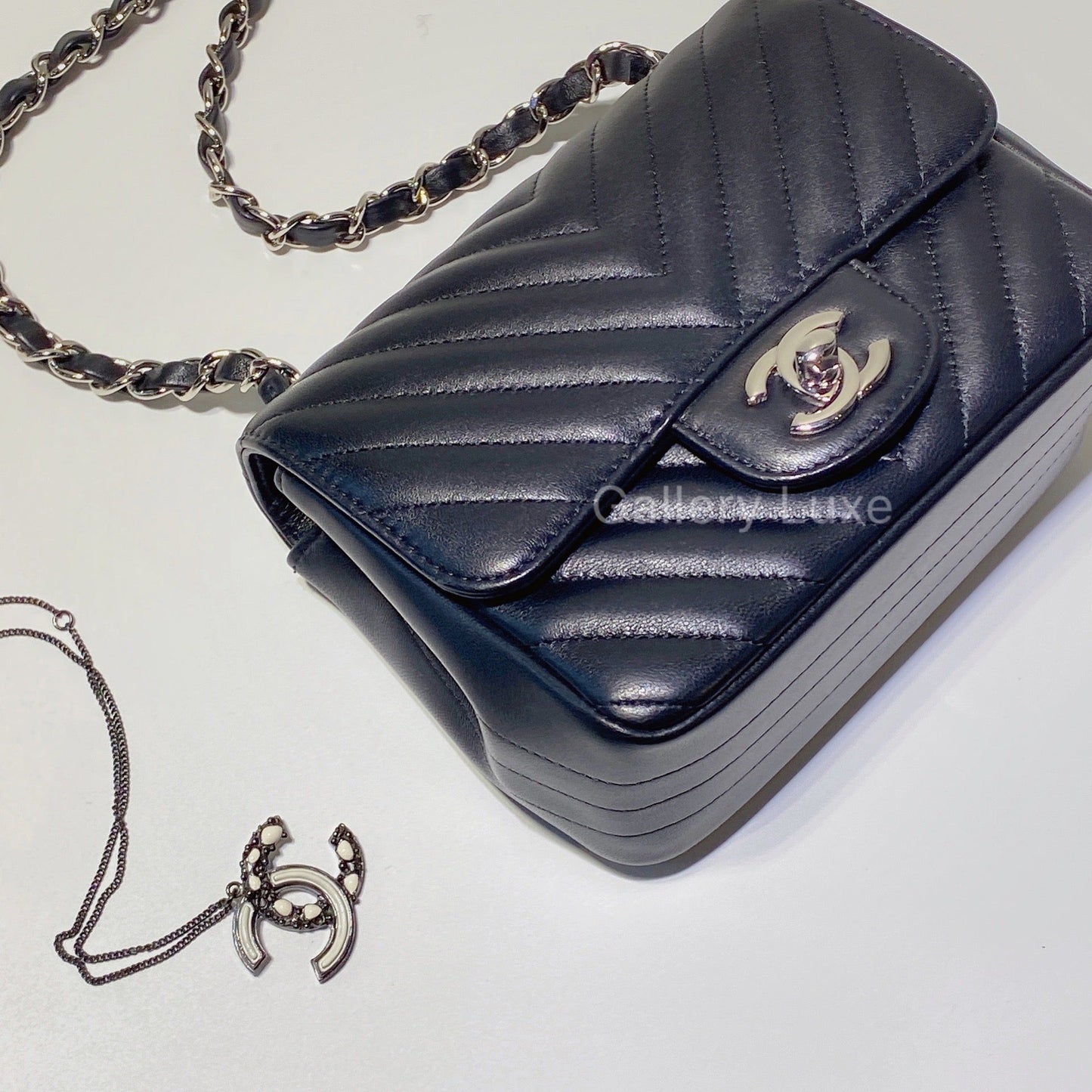 No.2626-Chanel Lambskin Chevron Classic Flap Mini 17cm