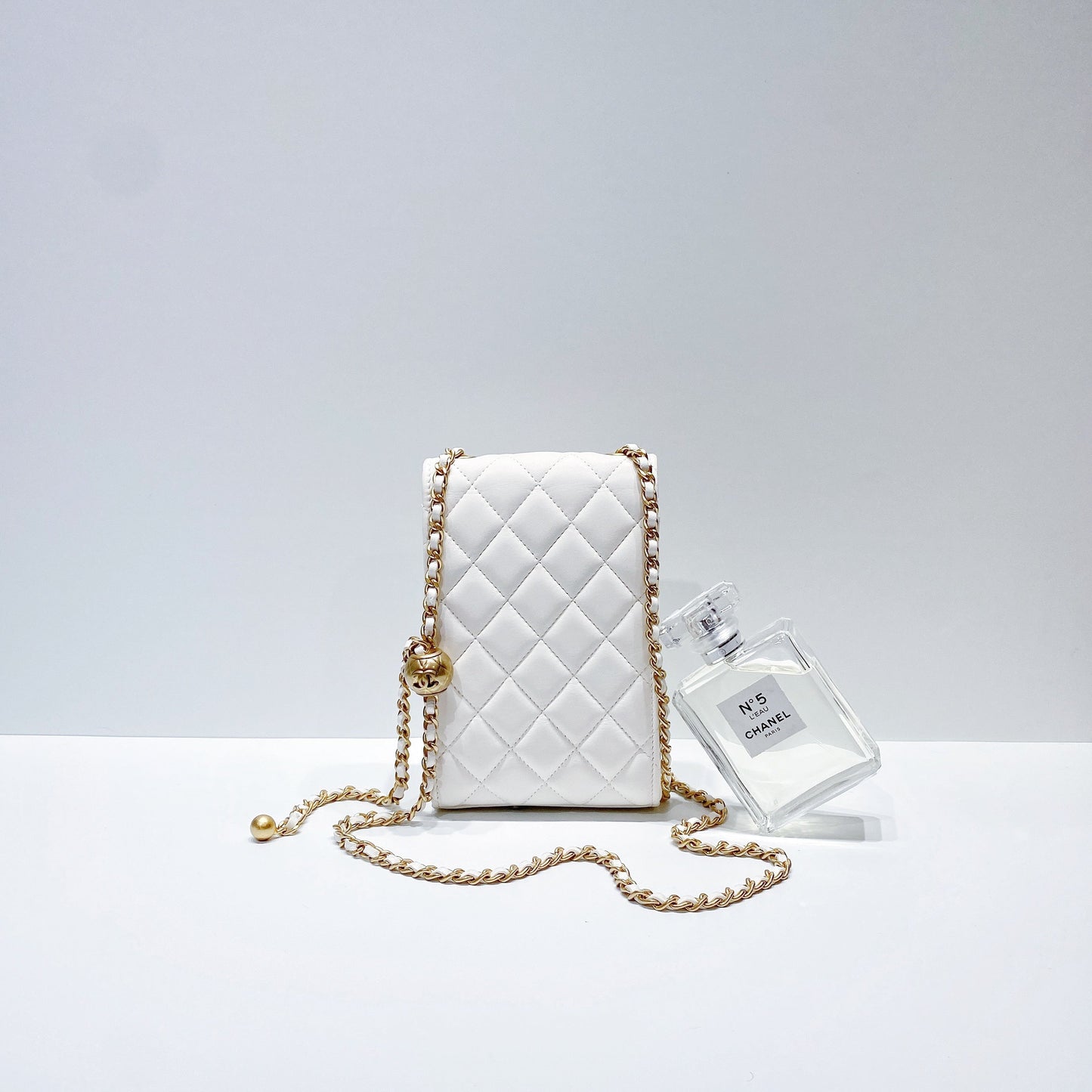 No.3678-Chanel Pearl Crush Phone Holder With Chain