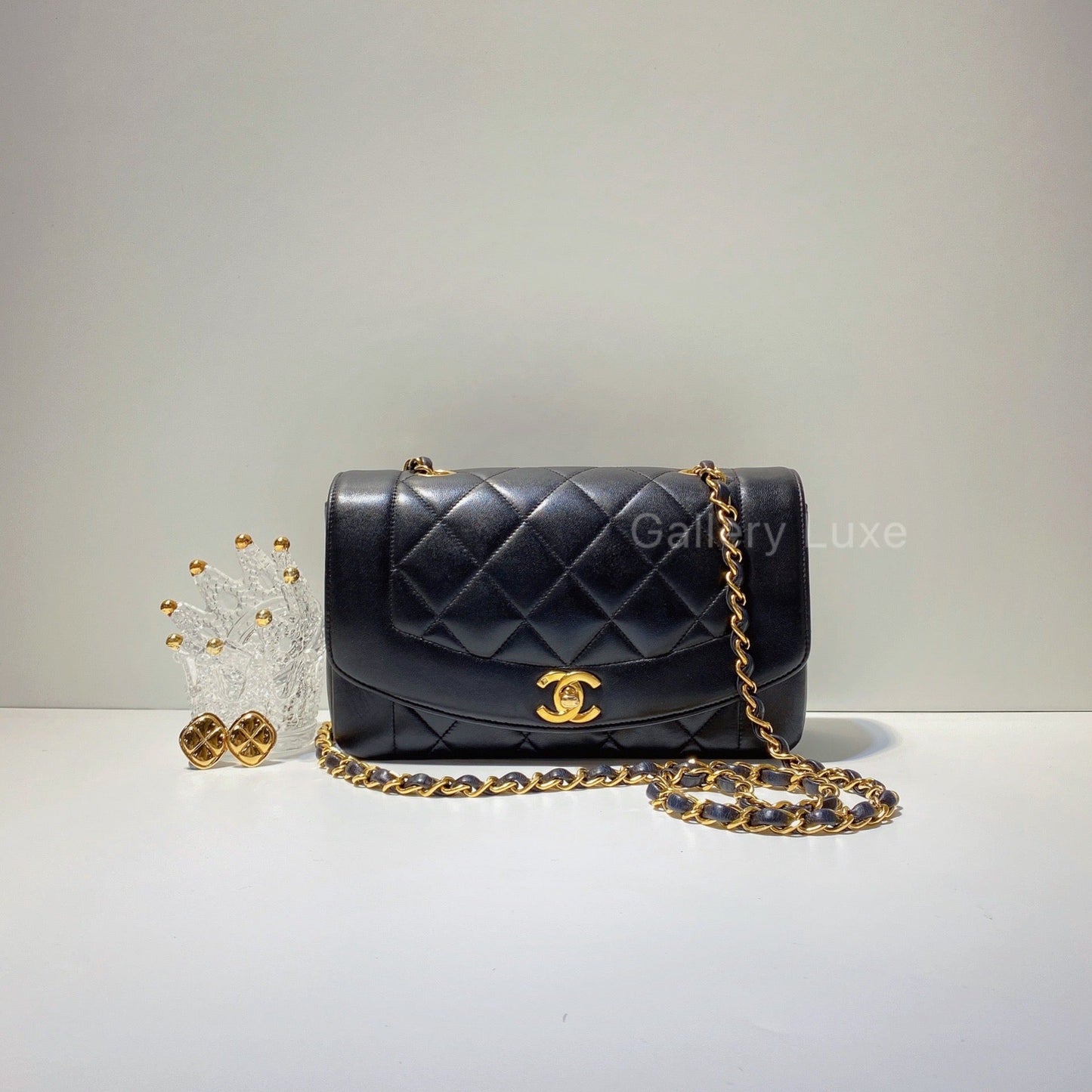No.2637-Chanel Vintage Lambskin Diana Bag 22cm