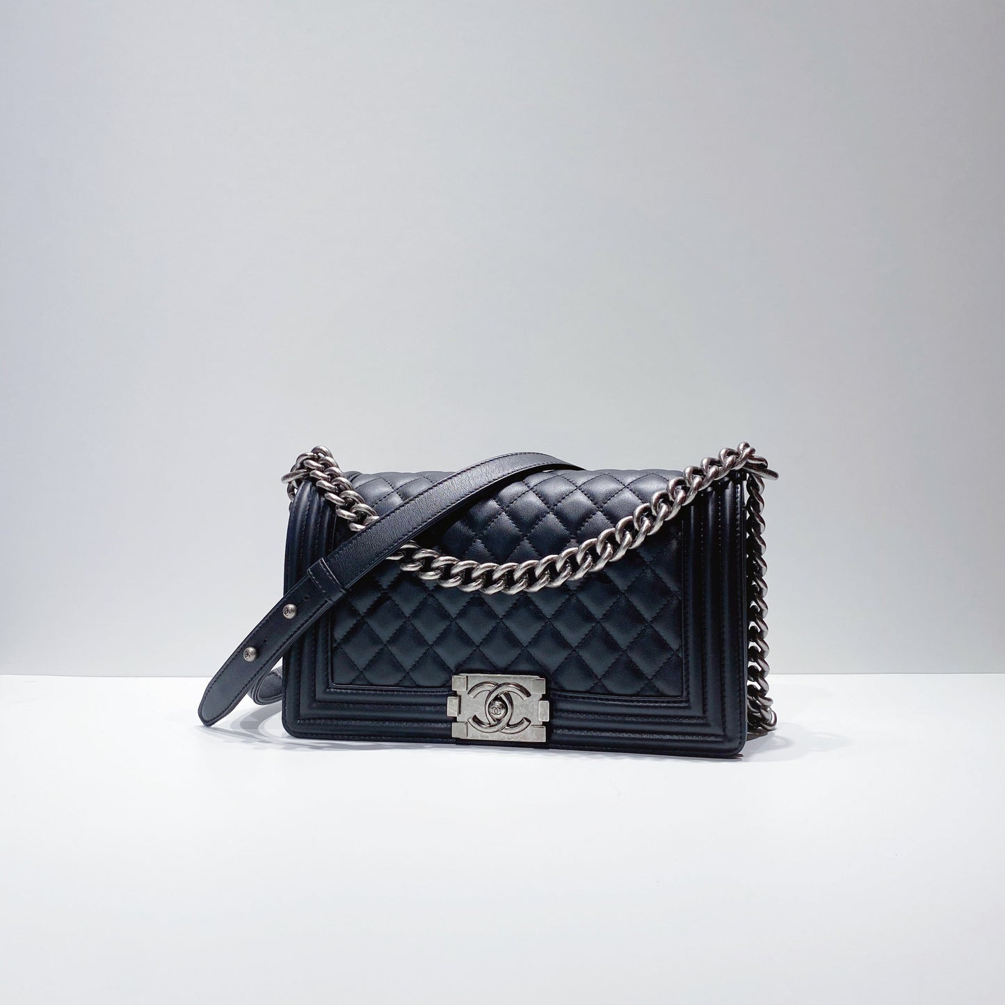 No.3681-Chanel Calfskin Boy 25cm