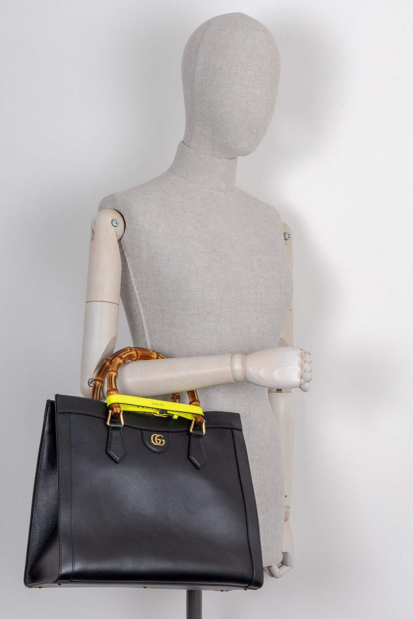 Luxury Gucci Trending 2025 Diana Medium Tote Bag Black