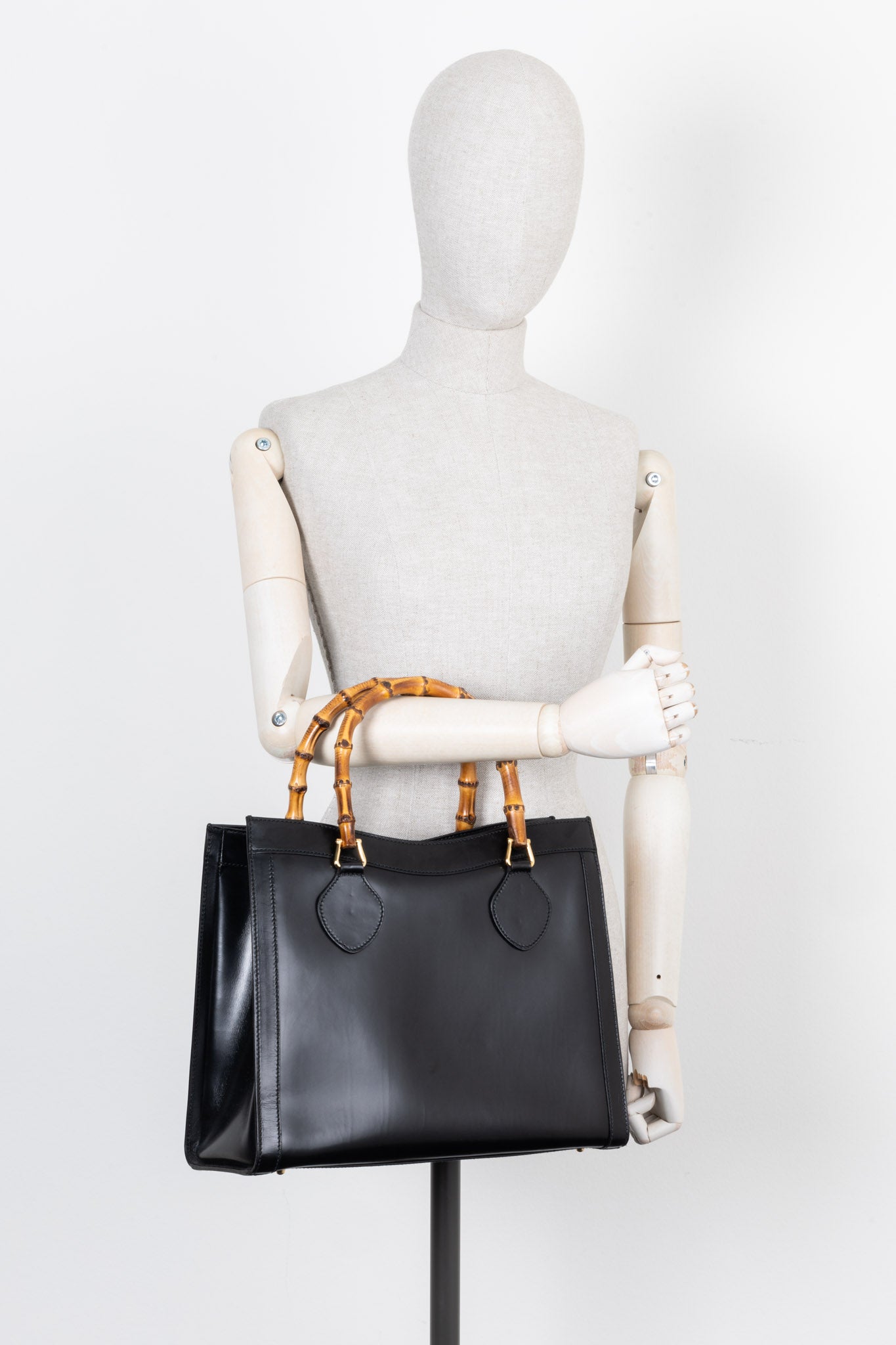 Luxury Gucci Trending 2025 Vintage Diana Handbag Black