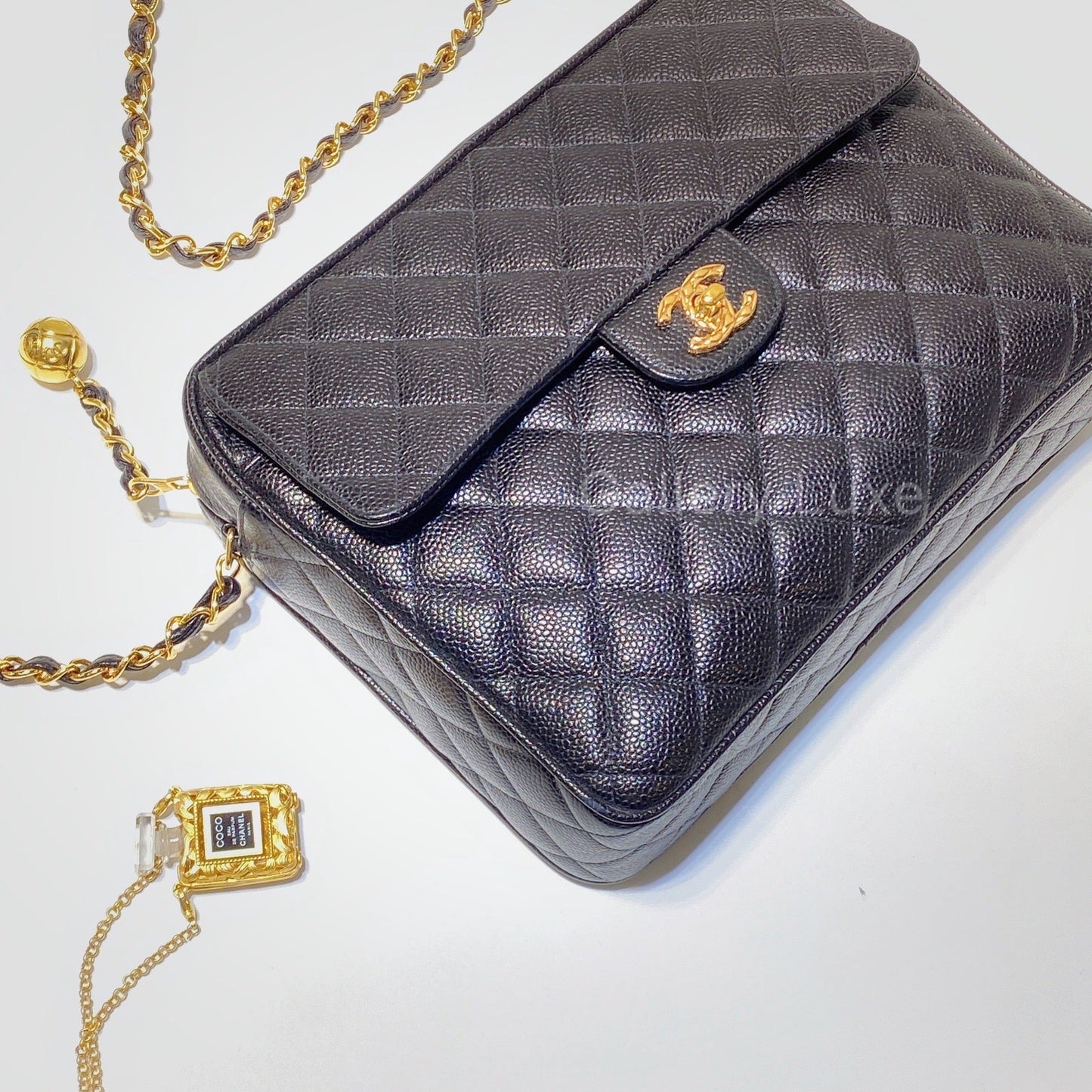 No.2647-Chanel Vintage Caviar Camera Bag