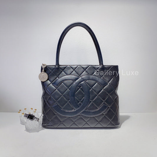 No.2381-Chanel Vintage Lambskin Medallion