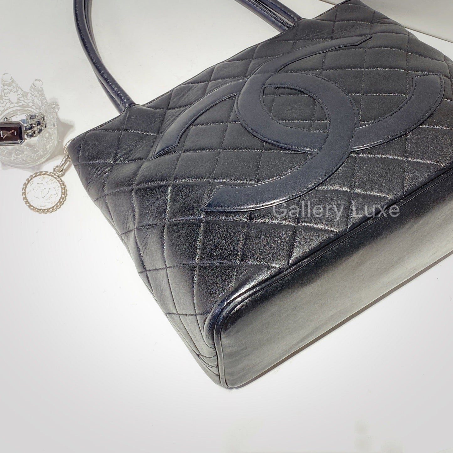 No.2381-Chanel Vintage Lambskin Medallion