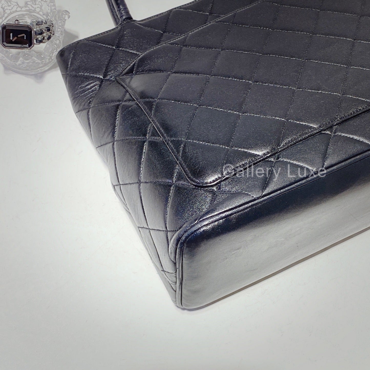 No.2381-Chanel Vintage Lambskin Medallion