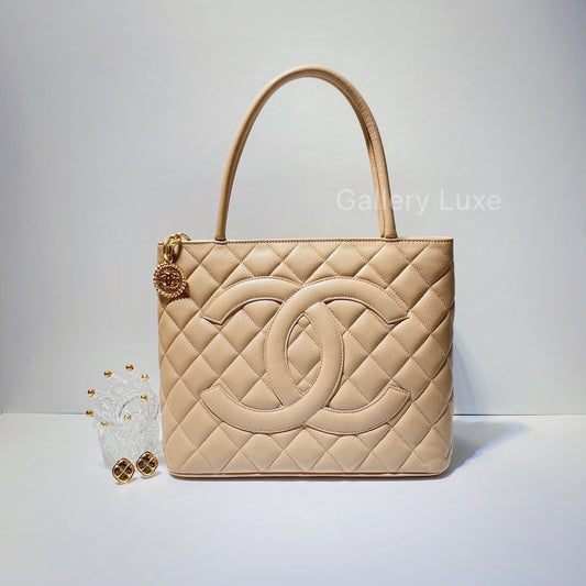 No.2655-Chanel Vintage Caviar Medallion Tote Bag