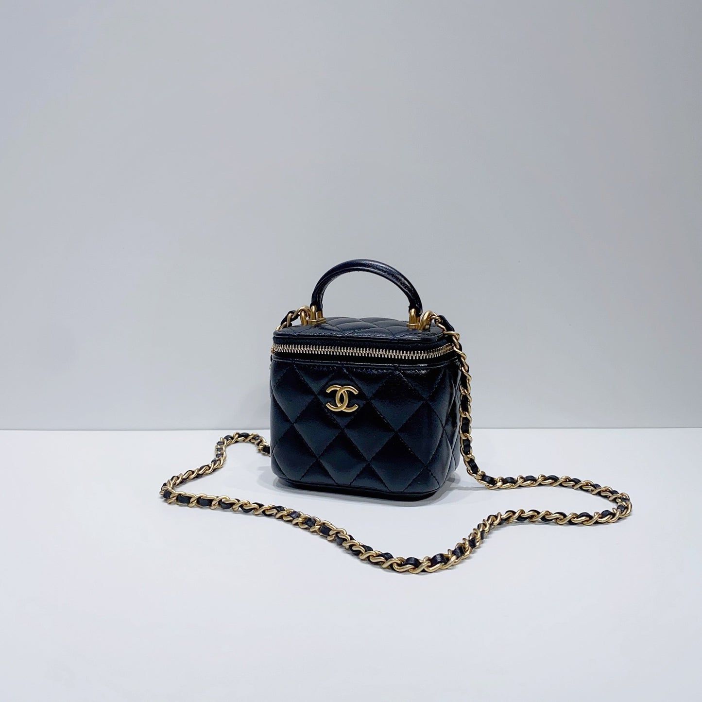 No.3822-Chanel Small Handle Vanity with Chain