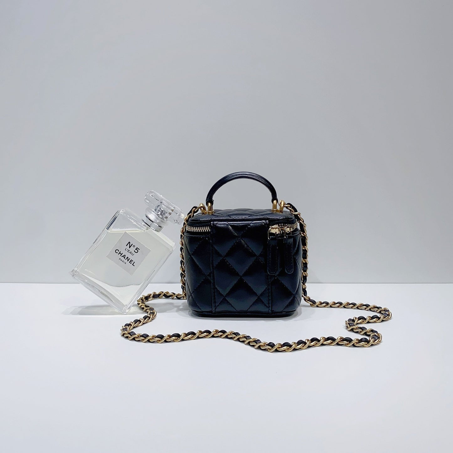 No.3822-Chanel Small Handle Vanity with Chain