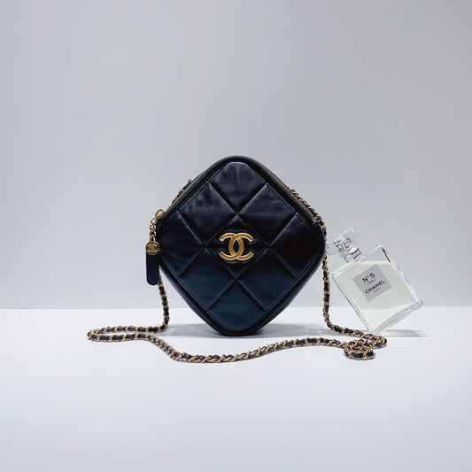 No.3685-Chanel Small Diamond Cut Chain Bag