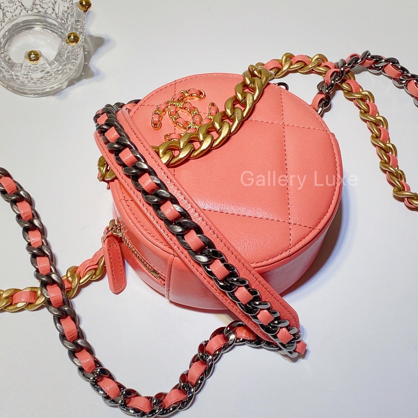 No.2800-Chanel 19 Clutch with Chain