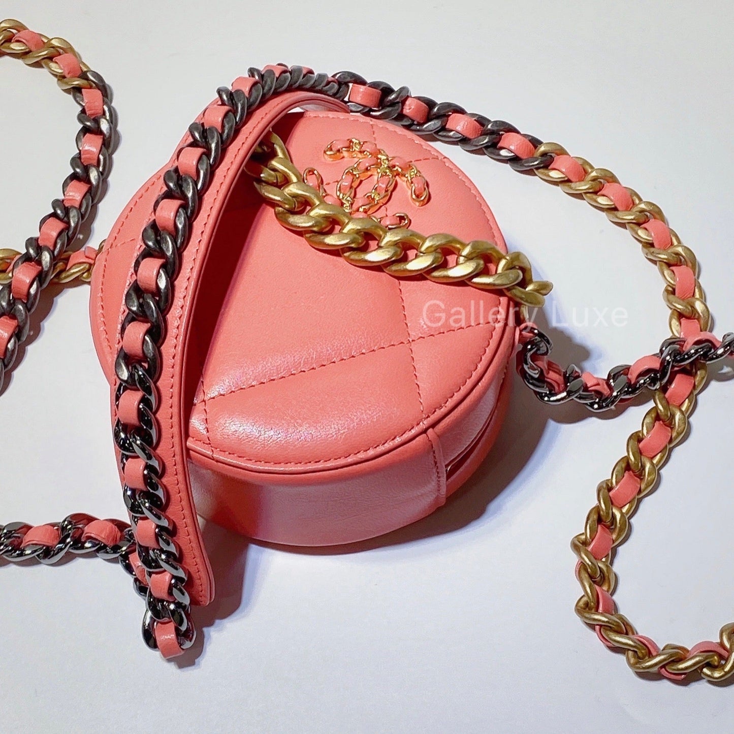 No.2800-Chanel 19 Clutch with Chain