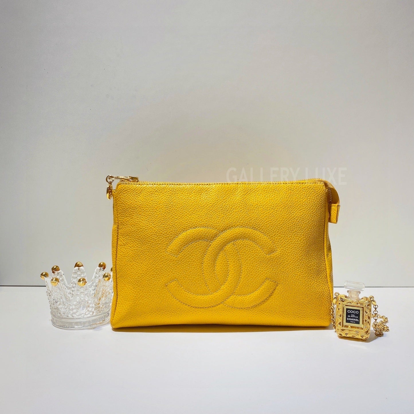 No.2950-Chanel Vintage Large Caviar Pouch