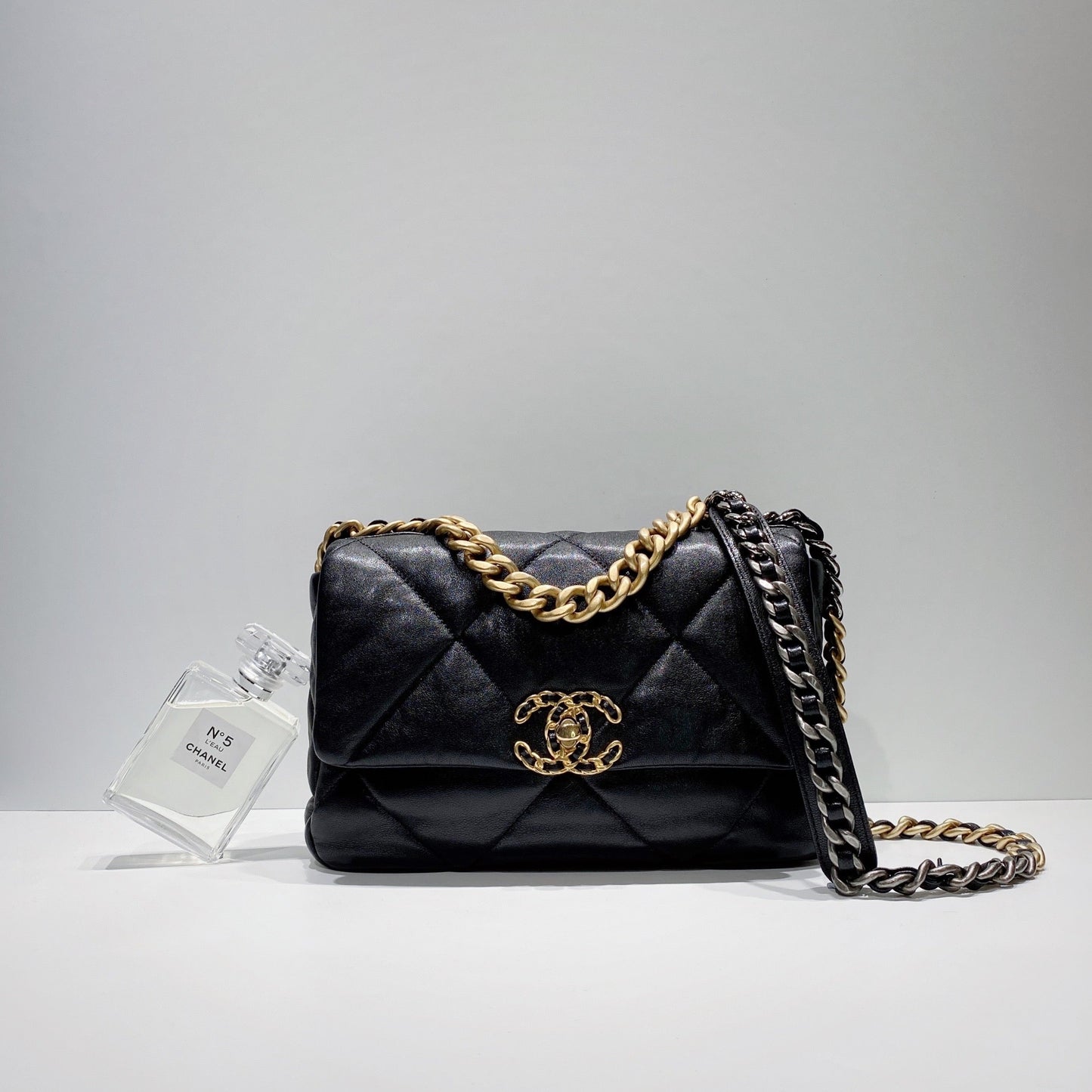 No.3480-Chanel 19 Small Handbag