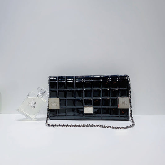 No.001537-Chanel Vintage Patent Clutch With Chain