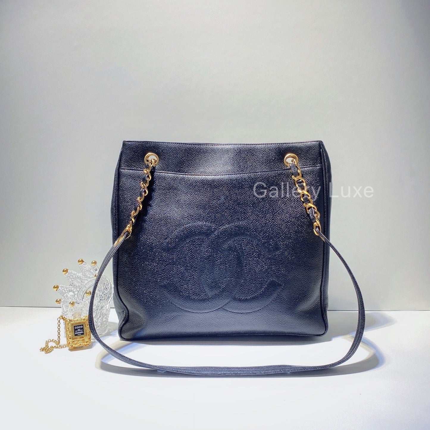 No.2679-Chanel Vintage Caviar Turn Lock Tote Bag