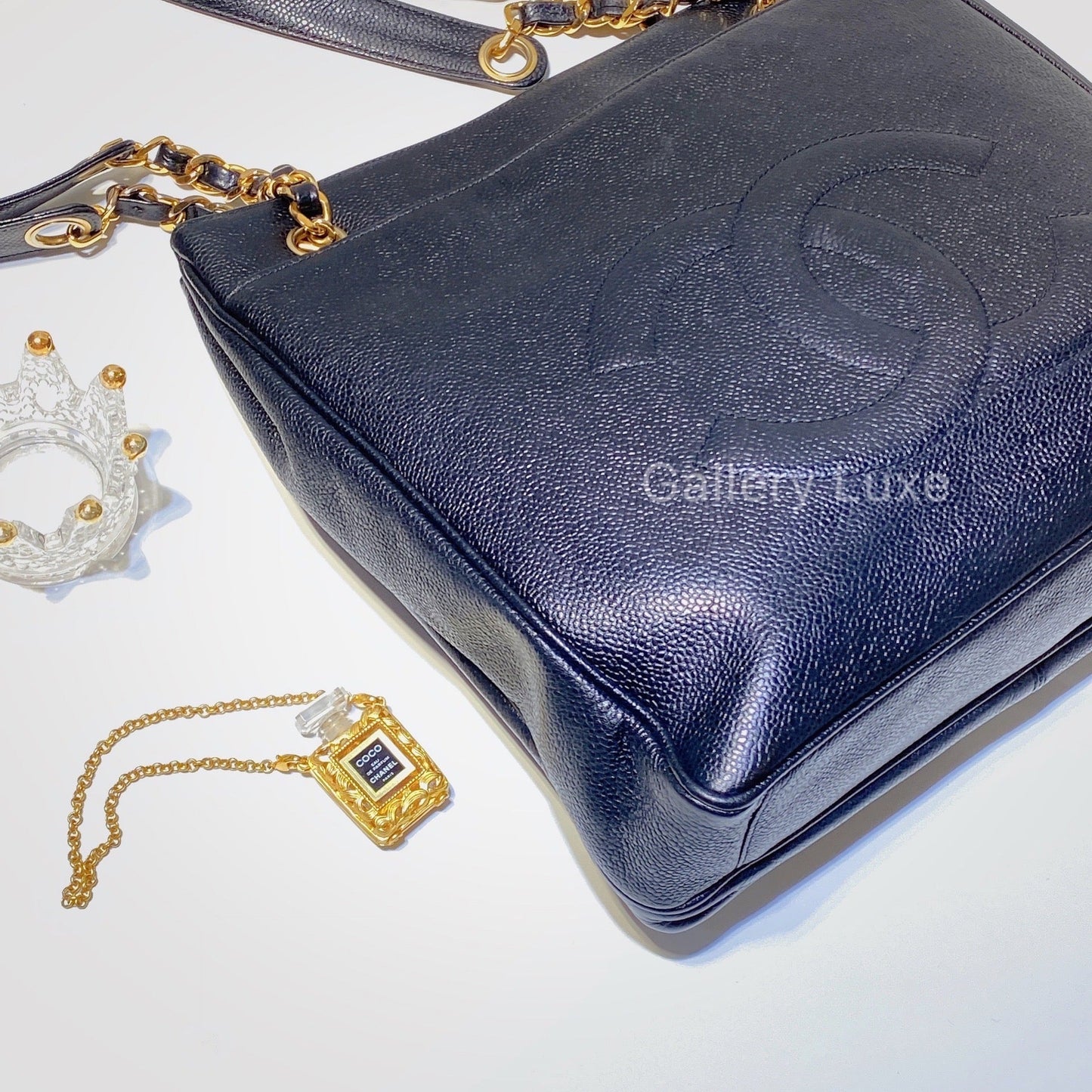 No.2679-Chanel Vintage Caviar Turn Lock Tote Bag
