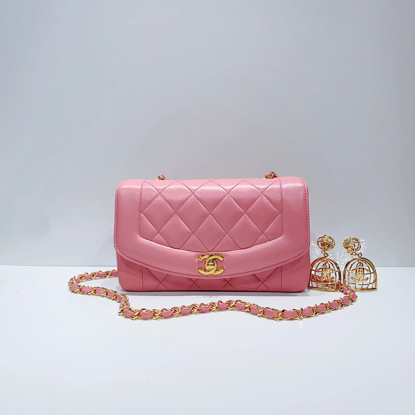 No.3299-Chanel Vintage Lambskin Diana Bag 22cm