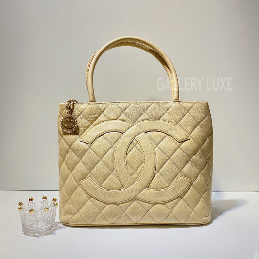 No.2697-Chanel Vintage Caviar Medallion Tote Bag