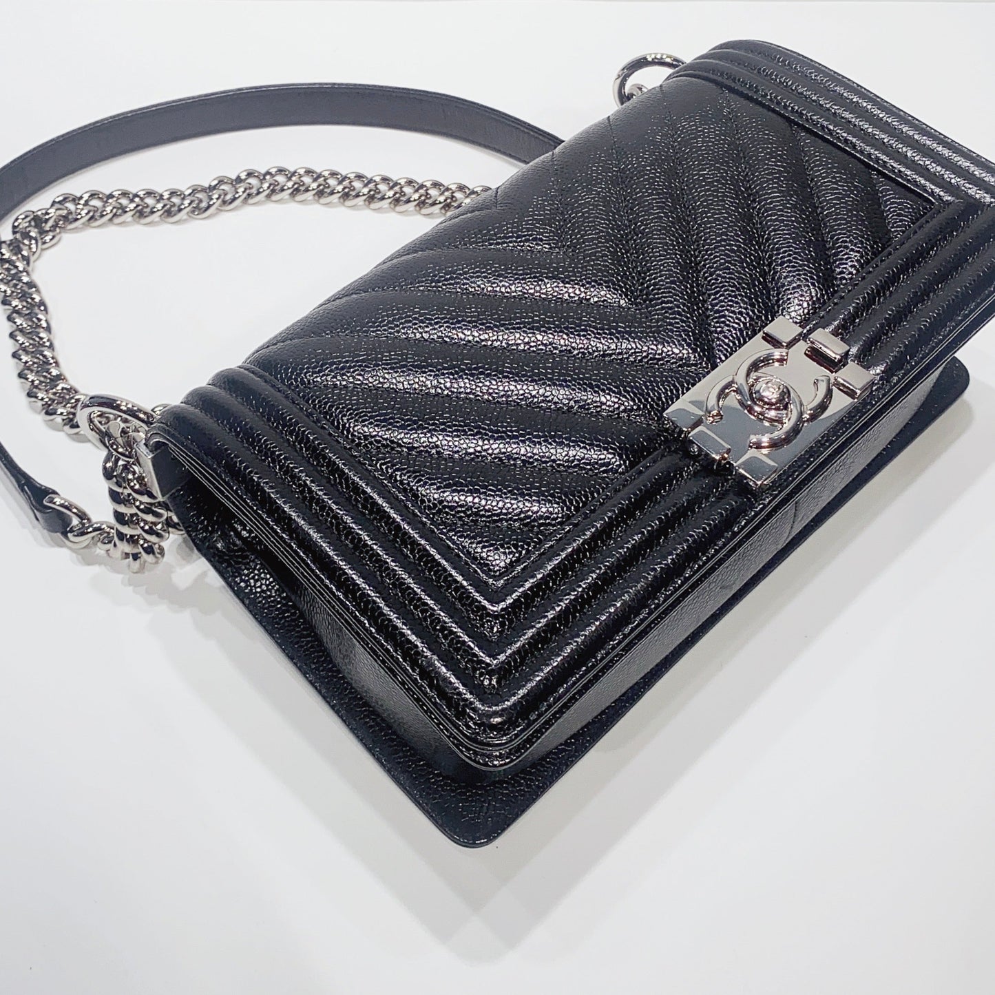No.3877-Chanel Caviar Chevron Boy 25cm