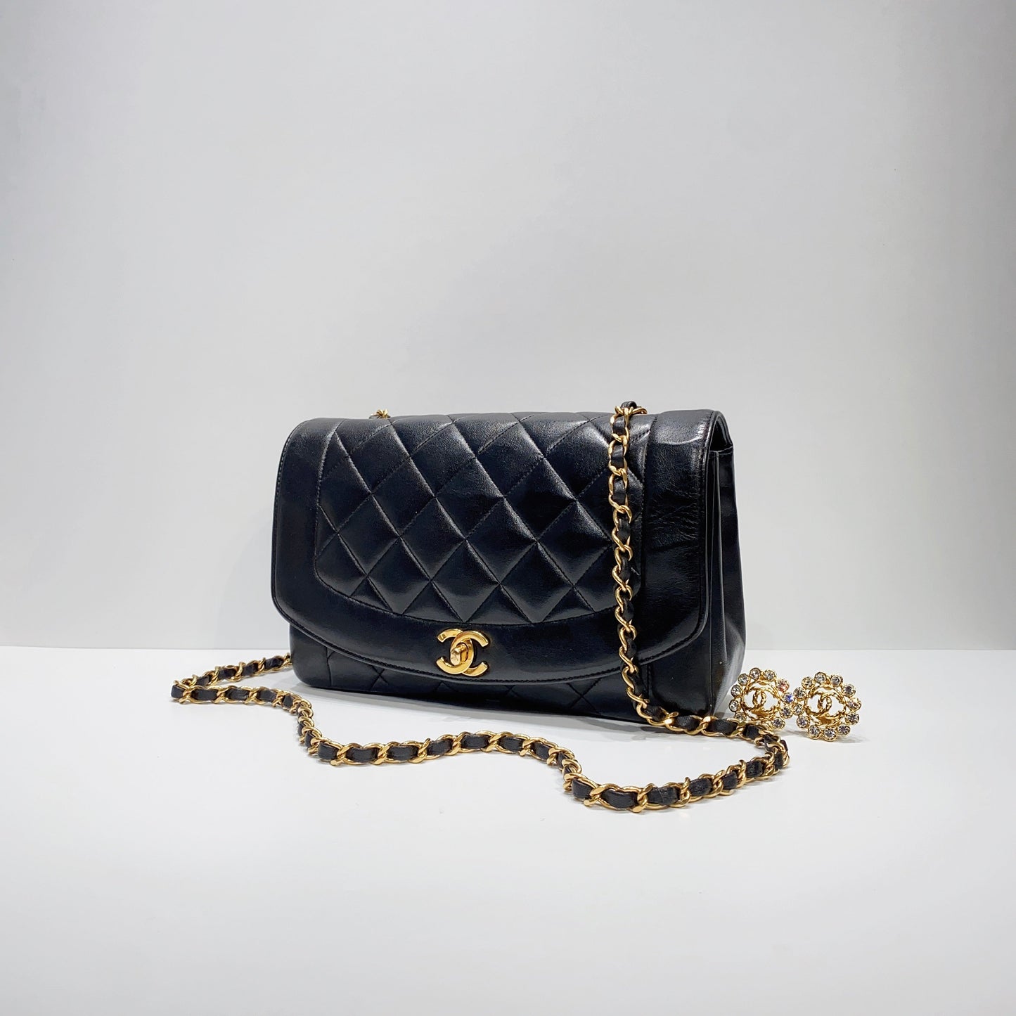 No.2606-Chanel Vintage Lambskin Diana Bag 25cm