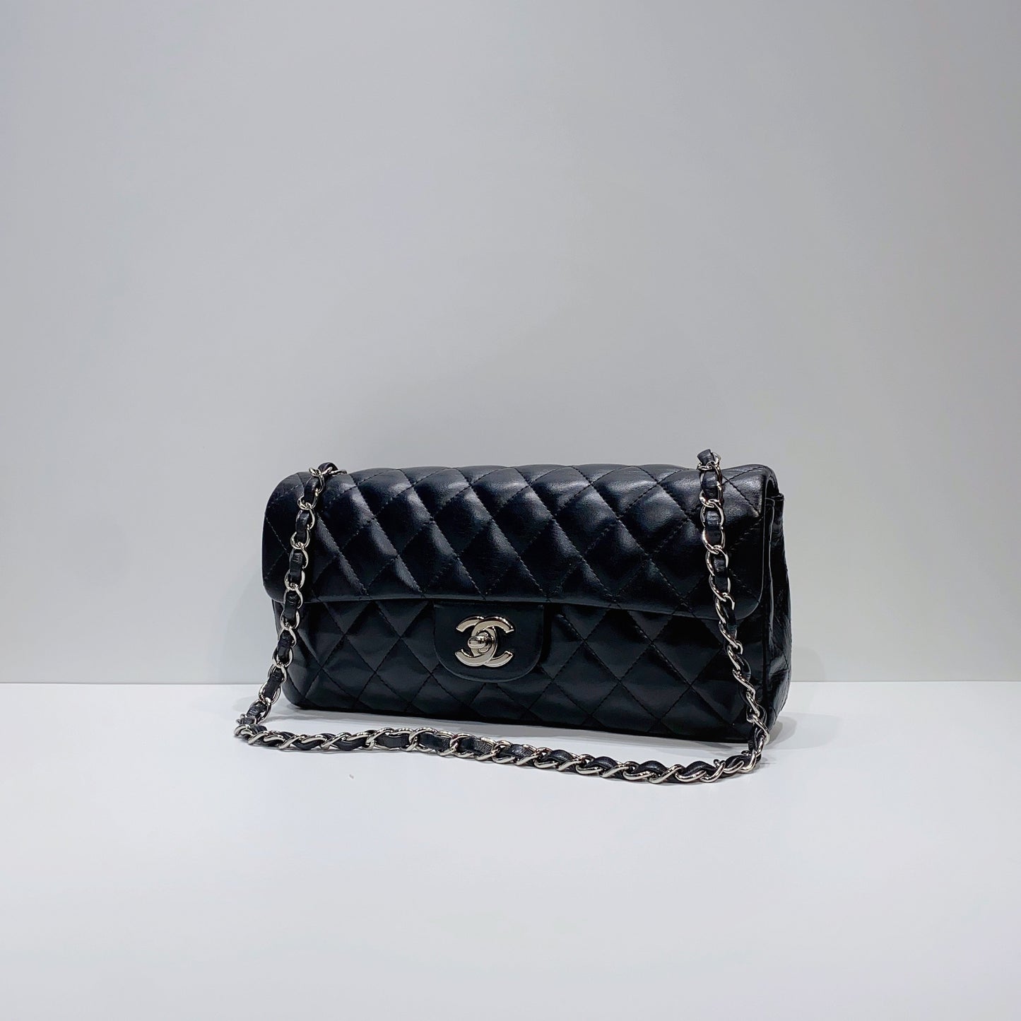 No.3039-Chanel Lambskin East West Flap Bag