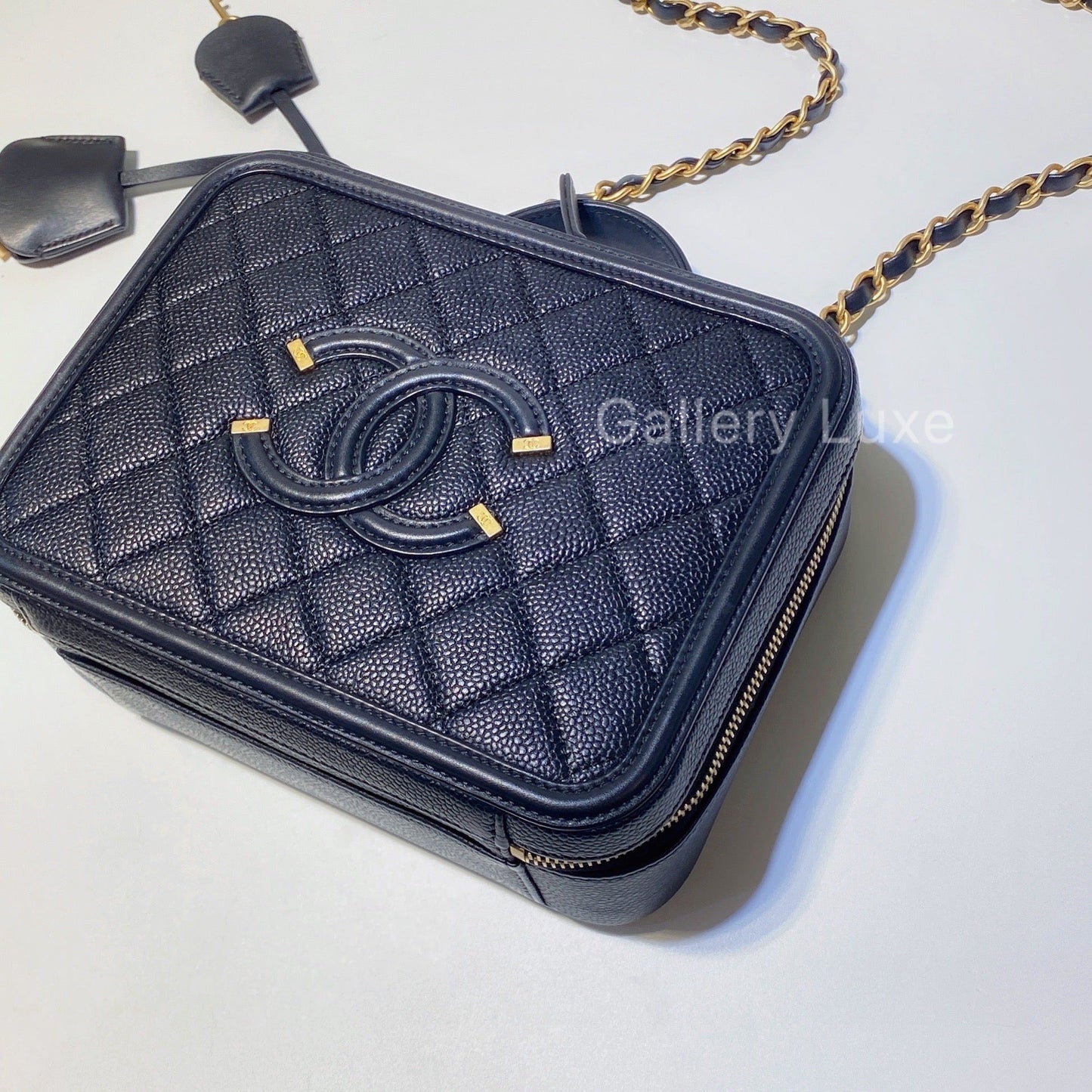 No.2710-Chanel Caviar Medium CC Filigree Vanity Case