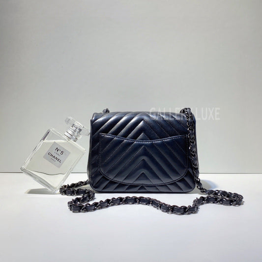 No.3037-Chanel Lambskin Chevron Classic Flap Mini 17cm