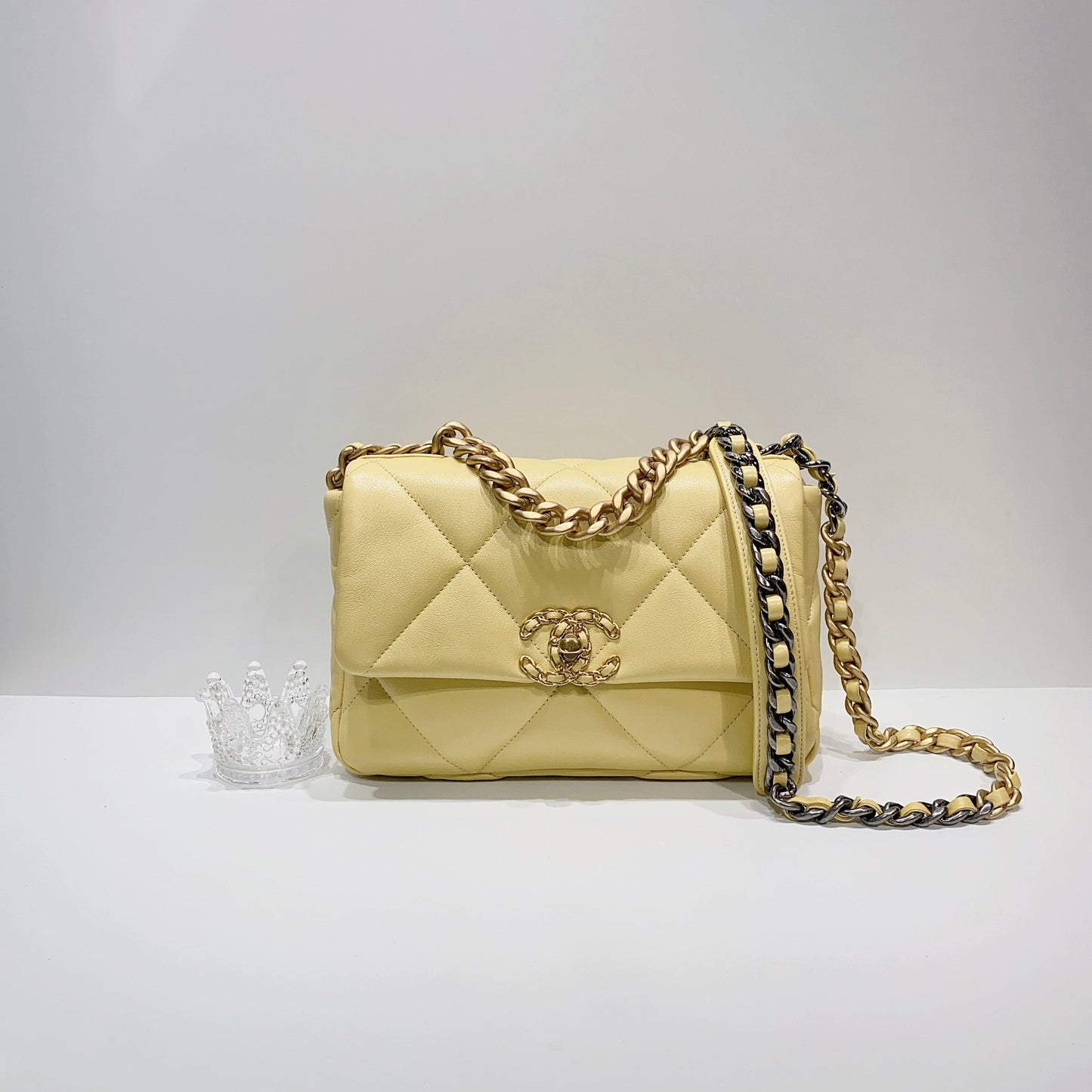No.3942-Chanel 19 Small Handbag